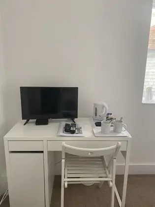 Standard Tek Büyük veya İki Ayrı Yataklı Oda, Ortak Banyo