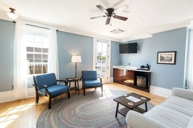 Balcony Suite King