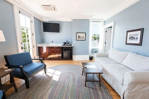 Balcony Suite King