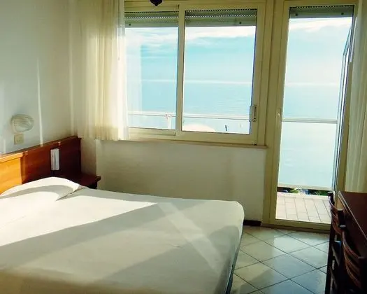 Üç Kişilik Oda, Balkon, Deniz Manzaralı