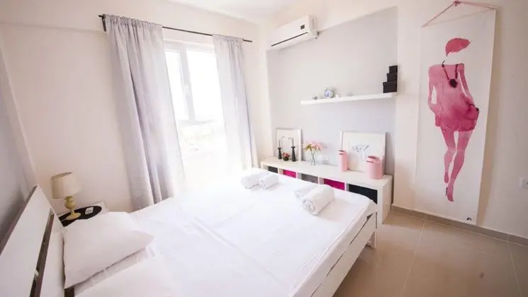 2 BEDROOM DESIGN APARTMENT (MAX 4 PEOPLE)