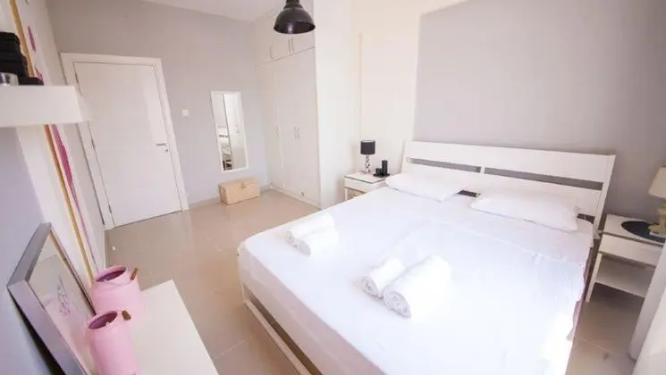 2 BEDROOM DESIGN APARTMENT (MAX 4 PEOPLE)