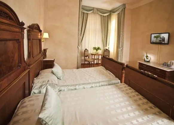 Superior Tek Büyük veya İki Ayrı Yataklı Oda (Antique)