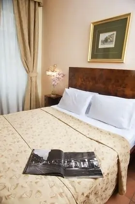 Superior Tek Büyük veya İki Ayrı Yataklı Oda (Antique)