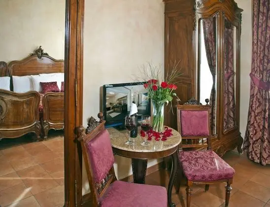Superior Tek Büyük veya İki Ayrı Yataklı Oda (Antique)