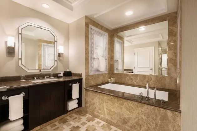 Palace Executive Suite, 1 King Bed, Non Smoking (Newly Renovated)