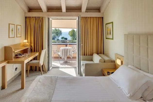 Comfort Tek Büyük veya İki Ayrı Yataklı Oda, Balkon, Göl Manzaralı (TOP)