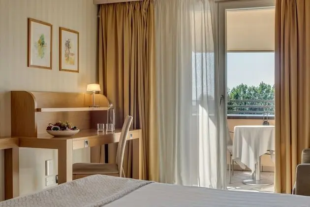 Comfort Tek Büyük veya İki Ayrı Yataklı Oda, Balkon, Göl Manzaralı (TOP)
