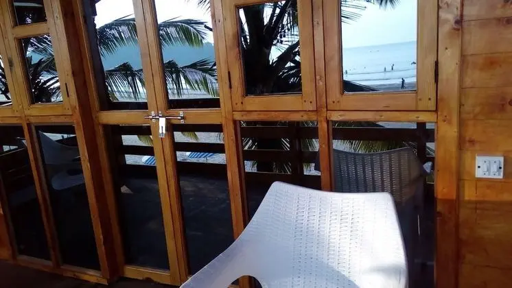 Deluxe AC Sea Facing High Rise Hut