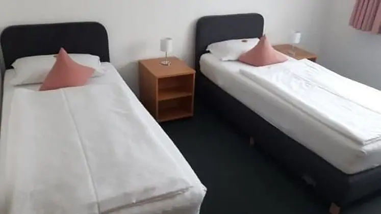 Tek Büyük veya İki Ayrı Yataklı Oda