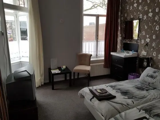 Basic Tek Büyük Yataklı Oda, Ortak Banyo