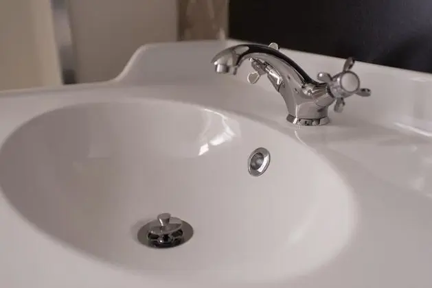 Basic Tek Büyük Yataklı Oda, Ortak Banyo