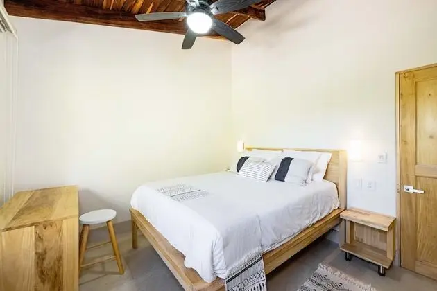 Double Room, 1 Queen Bed