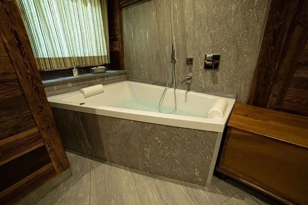 Deluxe Tek Büyük Yataklı Oda, Sigara İçilmez, Sıcak Su Küveti