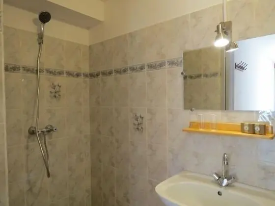 Comfort Tek Büyük Yataklı Oda, Özel Banyo (2 LA FARE)
