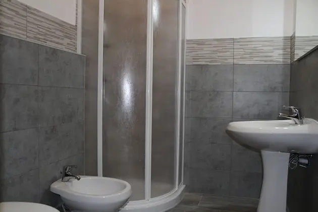Basic Tek Büyük Yataklı Oda, Ortak Banyo