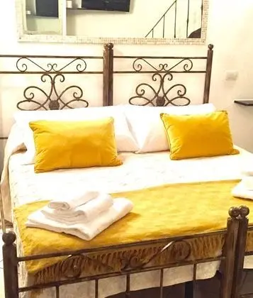 Tek Büyük veya İki Ayrı Yataklı Oda, Avlu Manzaralı