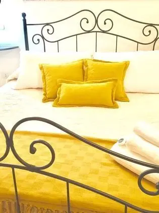 Tek Büyük veya İki Ayrı Yataklı Oda, Avlu Manzaralı
