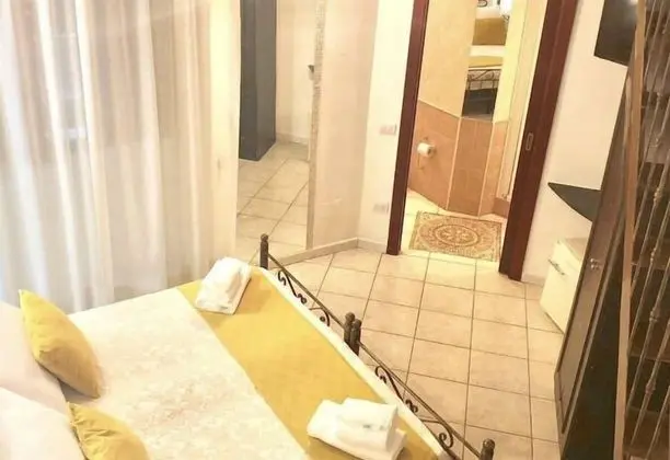 Tek Büyük veya İki Ayrı Yataklı Oda, Avlu Manzaralı