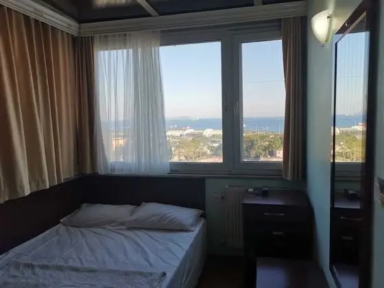 Basic Tek Büyük Yataklı Oda