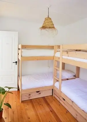 Ortak Ranzalı Oda, Ortak Banyo, Bahçe Manzaralı (1 bed in a 4-Bed Dormitory + Surf)