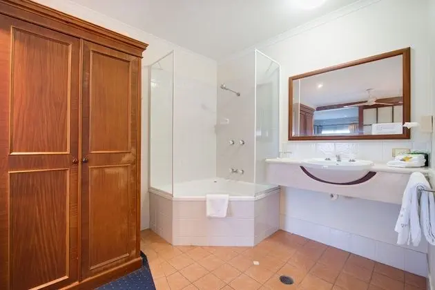 Luxury Süit, Sıcak Su Küveti