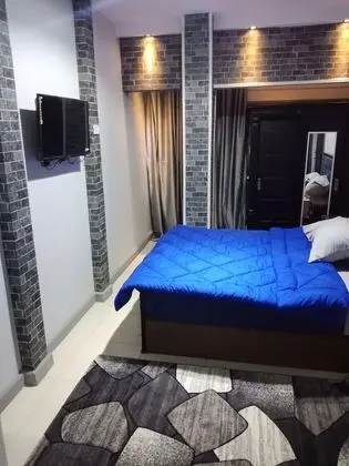 City Tek Büyük Yataklı Oda