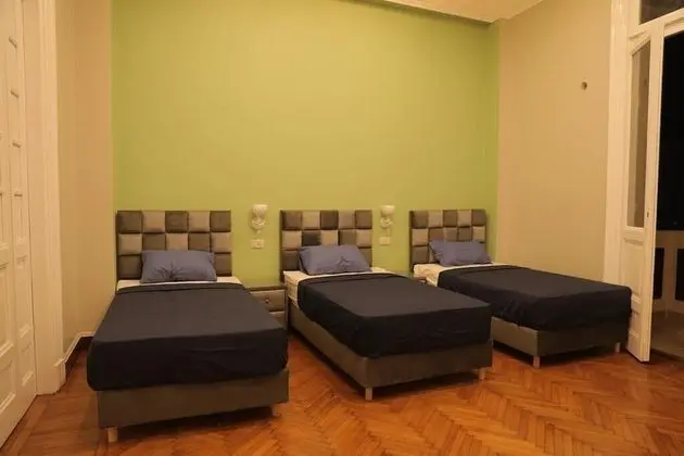Üç Kişilik Oda, Şehir Manzaralı