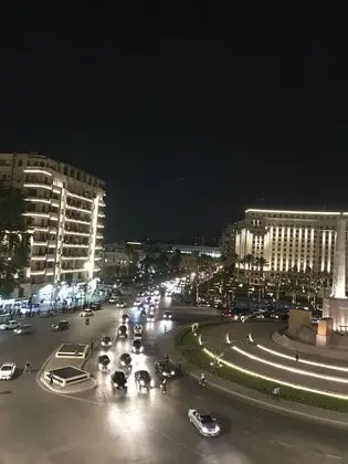 Üç Kişilik Oda, Şehir Manzaralı