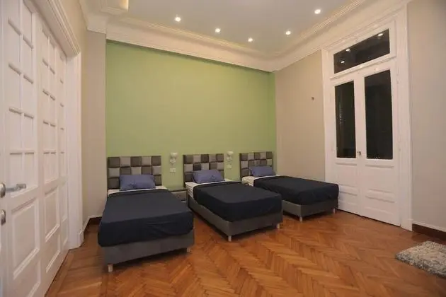 Üç Kişilik Oda, Şehir Manzaralı