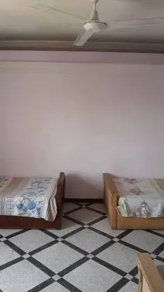 Üç Kişilik Oda, Şehir Manzaralı