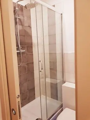 Tek Büyük veya İki Ayrı Yataklı Oda, Banyolu/Duşlu