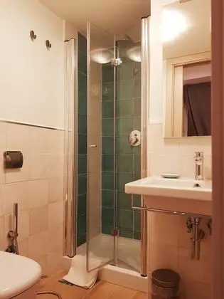 Tek Büyük Yataklı Oda, Banyolu/Duşlu