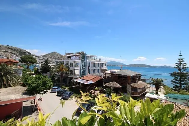 Basic Üç Kişilik Oda, Deniz Manzaralı
