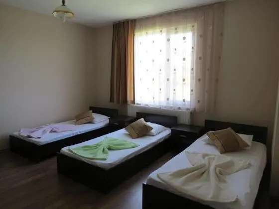 Triple, Bahçe Manzaralı