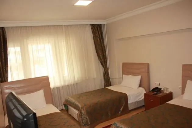 3 Tek Yataklı Kara Manzaralı Oda