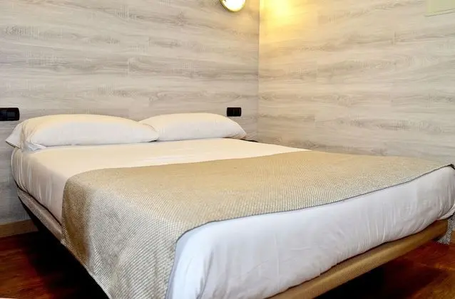 Tek Büyük Yataklı Oda, 2 Tek Kişilik Yatak