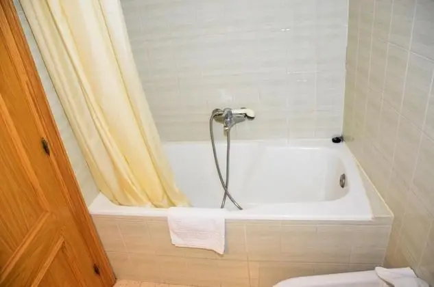 Tek Büyük Yataklı Oda, 2 Tek Kişilik Yatak