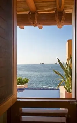 Cliffside Ocean Front Suite