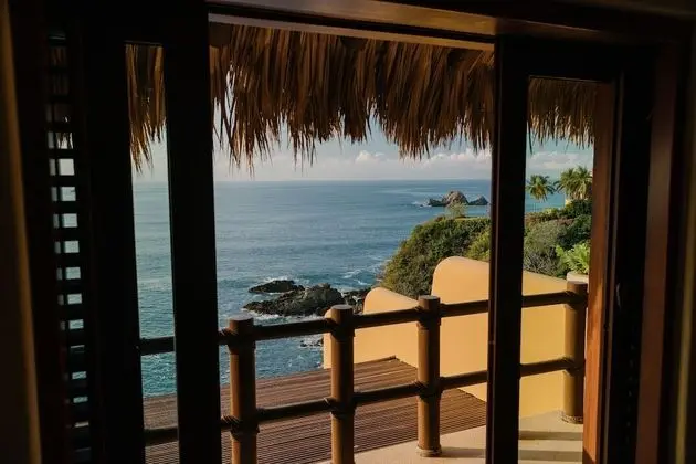 Cliffside Ocean Front Suite