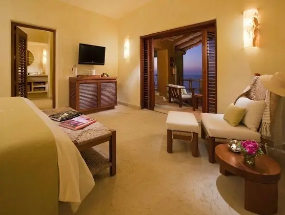 Cliffside Ocean Front Suite
