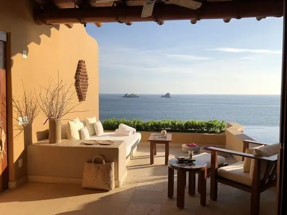 Romance Deluxe Ocean Front Suite