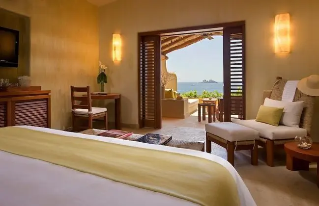 Romance Deluxe Ocean Front Suite