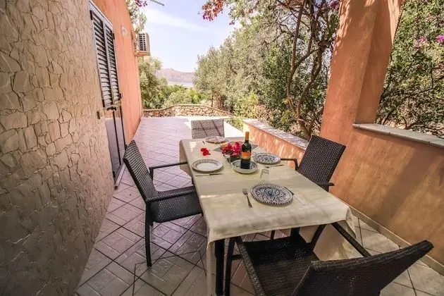 Üç Kişilik Oda, Deniz Manzaralı