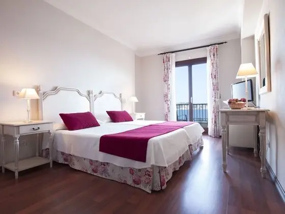 Tek Büyük Yataklı Oda, Balkon, Deniz Manzaralı