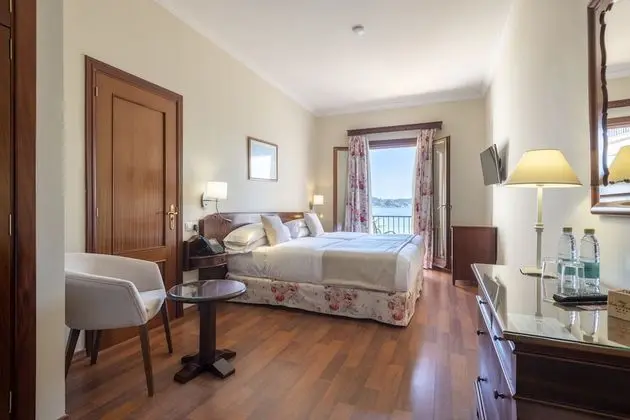 Tek Büyük Yataklı Oda, Balkon, Deniz Manzaralı