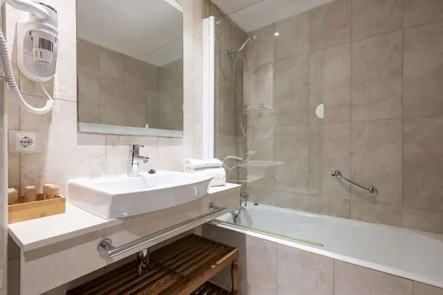 Tek Büyük Yataklı Oda, Balkon, Deniz Manzaralı