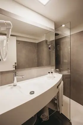 Tek Büyük Yataklı Oda, Deniz Manzaralı (2 adults and 1 child)
