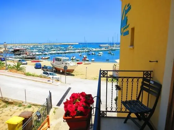 Tek Büyük veya İki Ayrı Yataklı Oda, Balkon, Kısmi Deniz Manzaralı