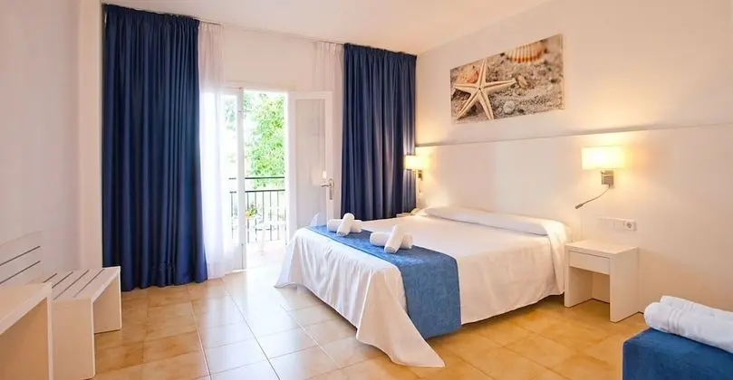 Standard Tek Büyük Yataklı Oda, Balkon, Bahçe Manzaralı